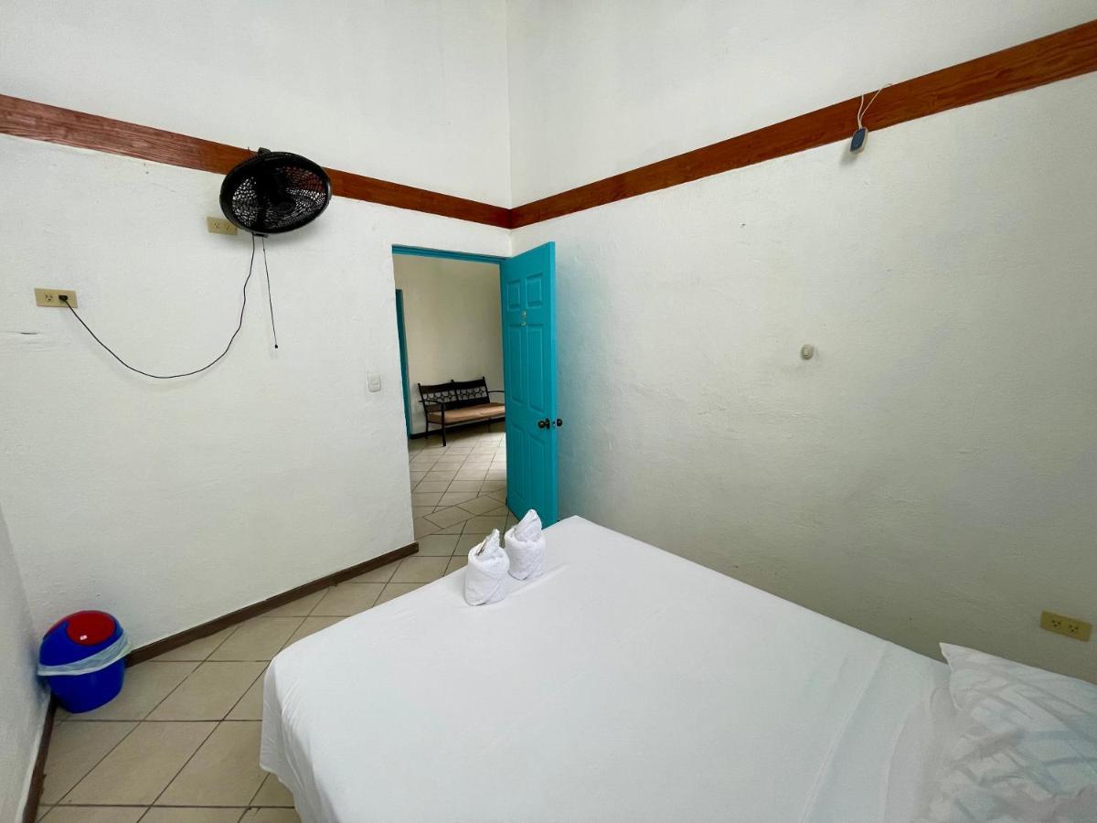 פלורס Hostal Inn 2 מראה חיצוני תמונה