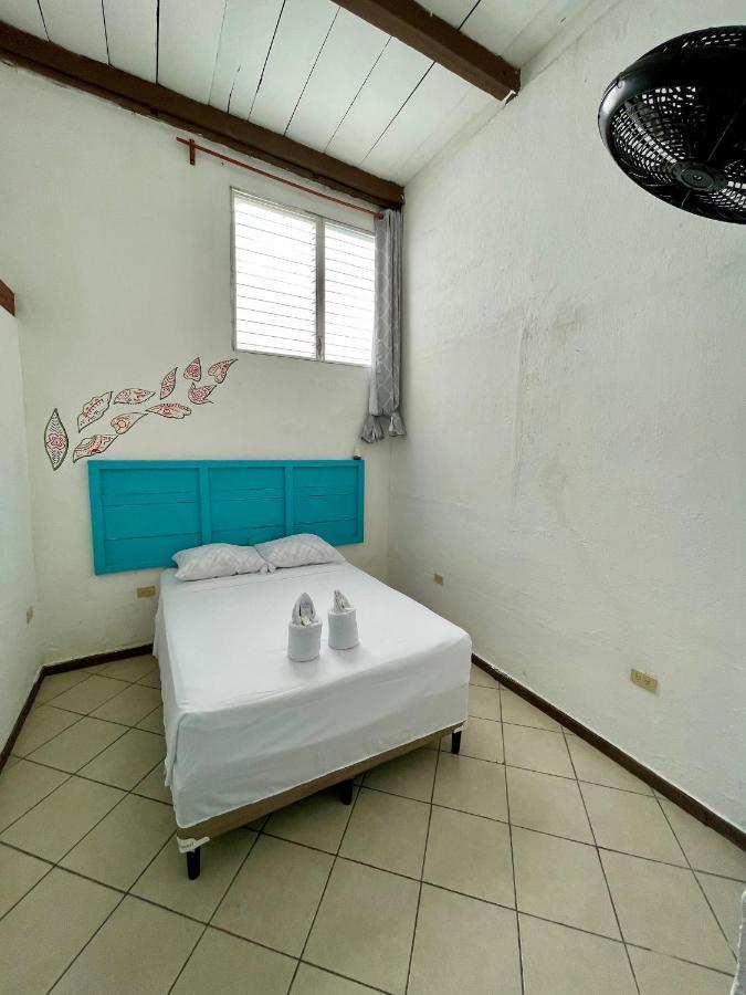 פלורס Hostal Inn 2 מראה חיצוני תמונה