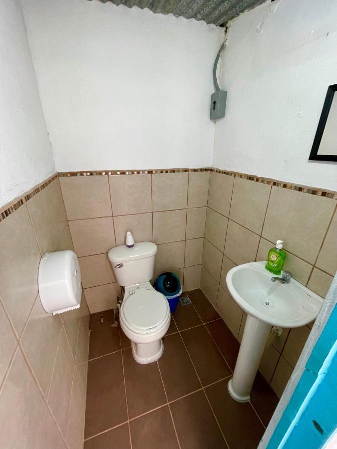 פלורס Hostal Inn 2 מראה חיצוני תמונה