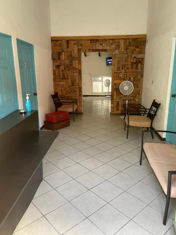 פלורס Hostal Inn 2 מראה חיצוני תמונה