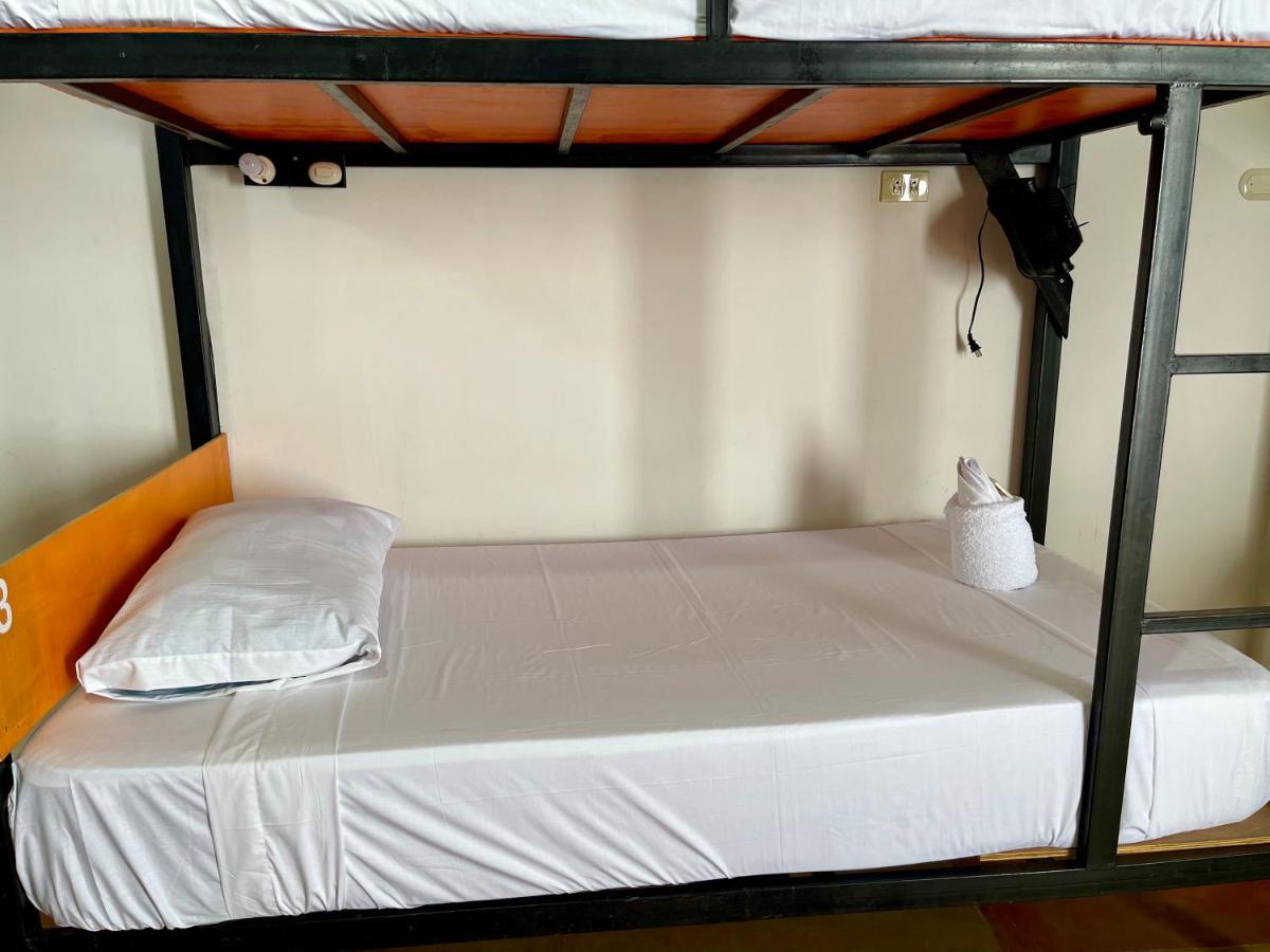 פלורס Hostal Inn 2 מראה חיצוני תמונה