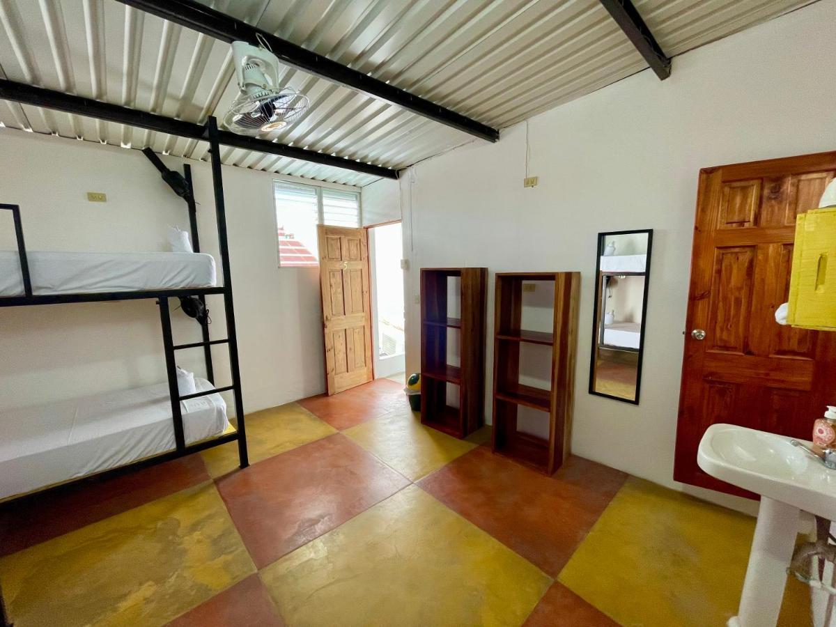 פלורס Hostal Inn 2 מראה חיצוני תמונה