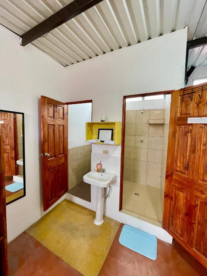 פלורס Hostal Inn 2 מראה חיצוני תמונה