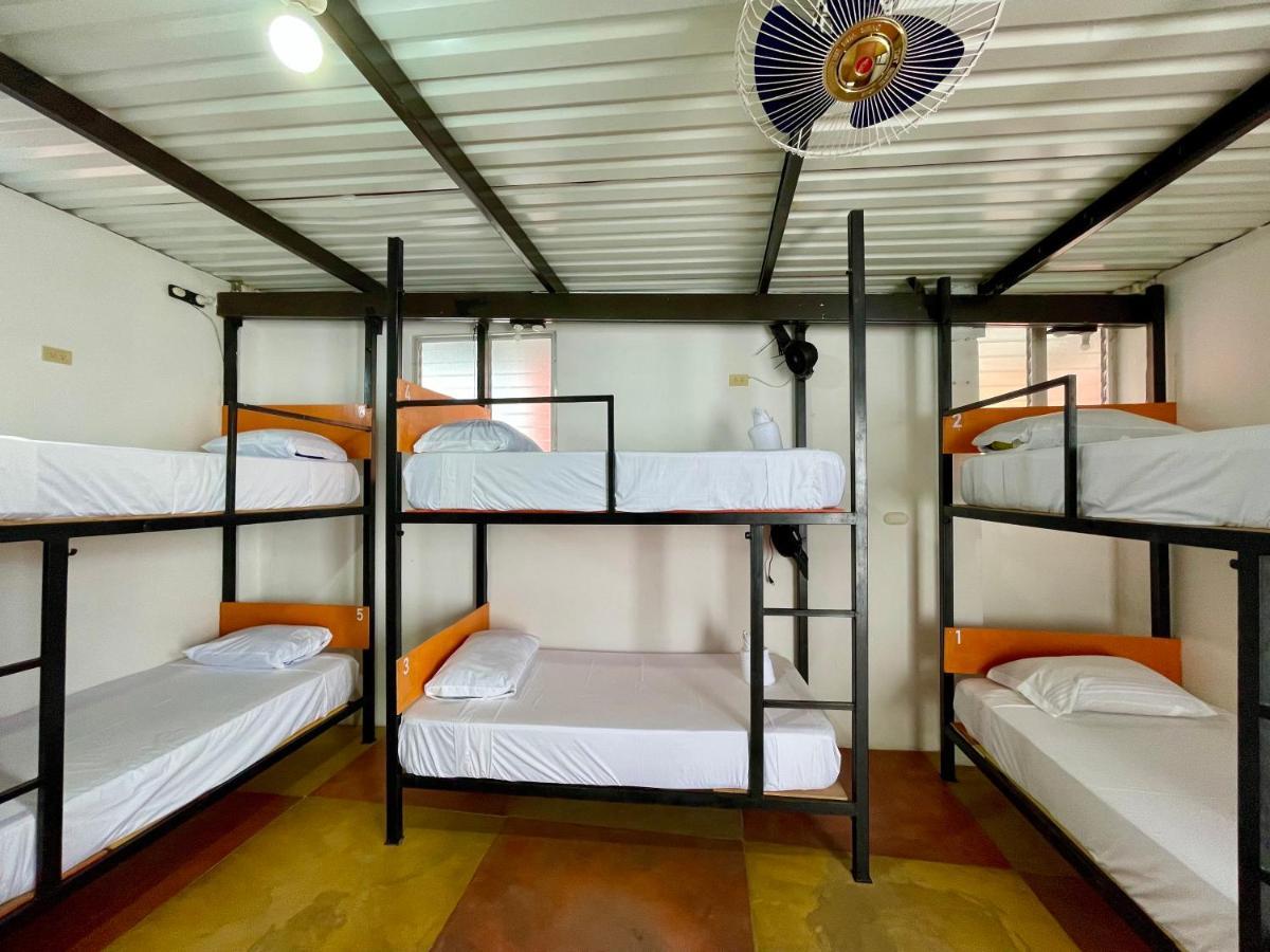 פלורס Hostal Inn 2 מראה חיצוני תמונה